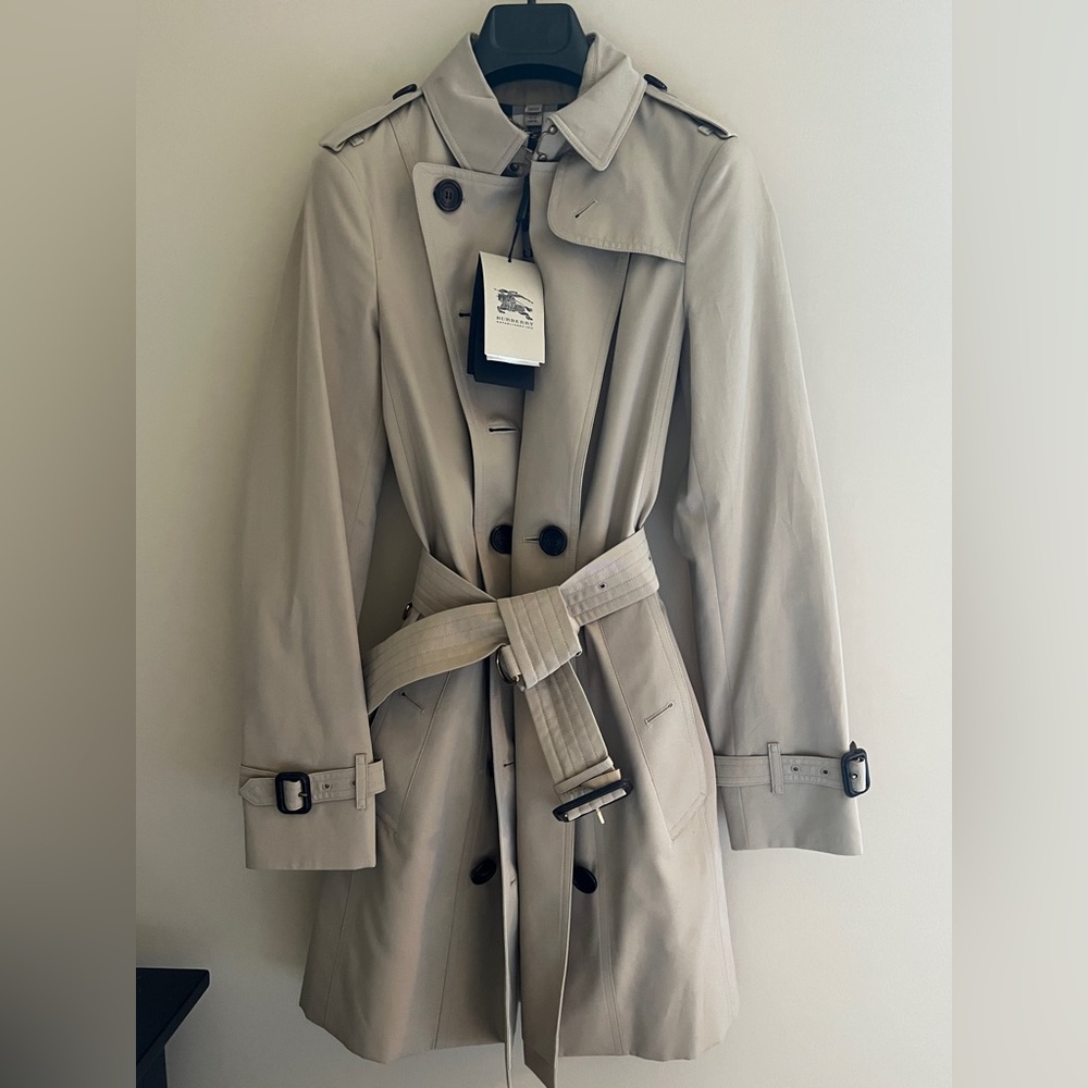 NWT Burberry Womens Sandringham Trench in Honey